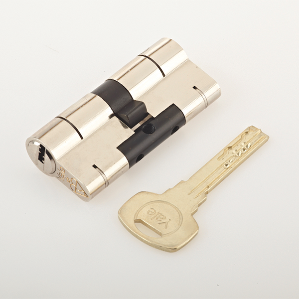 yale superior chrome key